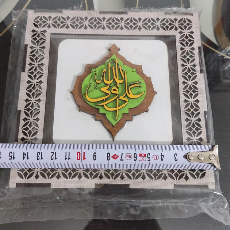 قاب مدل علی ولی الله دارای برجستگی و برشکاری در دورقاب