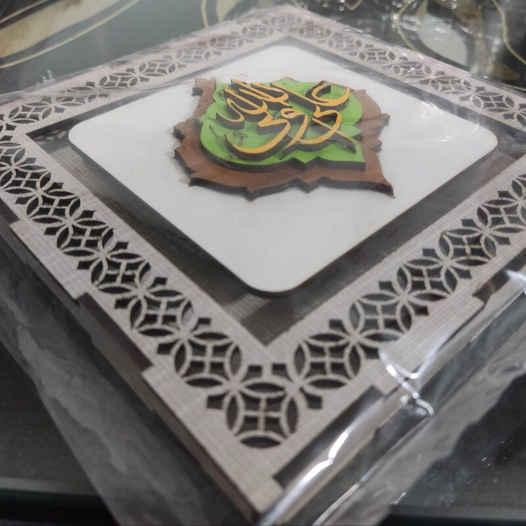 قاب مدل علی ولی الله دارای برجستگی و برشکاری در دورقاب