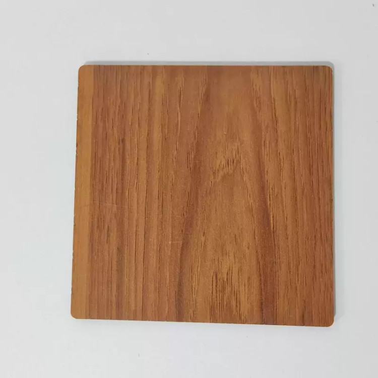 زیر لیوانی مربع طرح چوب رنگ قهوه ای روشن (فندوقی) بسته3عددی سایز9.5cm