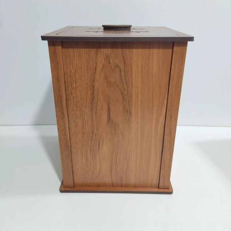 سطل زباله ساده همراه با درب طرح دار