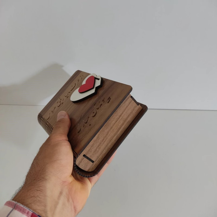 جعبه هدیه بسیار شیک با حک دلخواه سایز3
